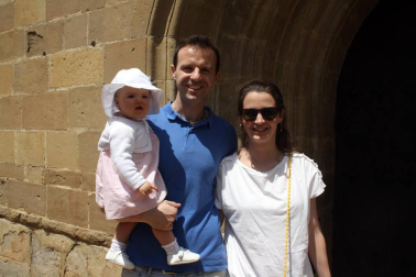 Tabar acogió el Día del valle de Urraúl Bajo. Además de hinchables para los más pequeños, mercado de artesanía, reparto de chistorra y vino y animación de txistularis, también hubo un concierto en la iglesia protagonizado por el Coro txiki de Aoiz. Un día de encuentro entre pueblos vecinos.