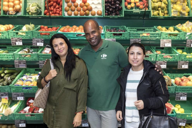 La marca Carrefour Express ha puesto en marcha un establecimiento en la calle Tudela del Ensanche de Pamplona, una nueva oferta comercial que dará vida a esta calle. El viernes 18 de mayo se celebró una pequeña fiesta de inauguración en la que propietarios, trabajadores, familiares y amigos celebraron el inicio de esta aventura.