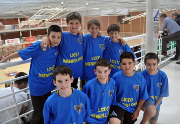 El sábado tuvo lugar en el polideportivo de Arrosadía la última jornada de los Juegos Deportivos de Navarra en la que los jugadores, acompañados de sus respectivas familias, convirtieron esta última cita competitiva en una auténtica fiesta del baloncesto foral. Durante el evento, la Federación Española de Baloncesto, con su presidente y exjugador internacional Jorge Garbajosa al frente, homenajeó a dos figuras del basket navarro por su trayectoria: Antonio Ros y Agustín Alonso. También participó en este reconocimiento la Consejera de Cultura, Deporte y Juventud del Gobierno de Navarra, Ana Herrera.