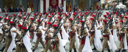 Unos 2.600 militares y guardias civiles, con 137 vehículos y más de 50 aeronaves han recorrido las calles del centro de la capital riojana