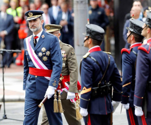 Unos 2.600 militares y guardias civiles, con 137 vehículos y más de 50 aeronaves han recorrido las calles del centro de la capital riojana