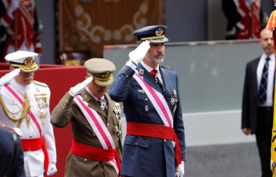 Unos 2.600 militares y guardias civiles, con 137 vehículos y más de 50 aeronaves han recorrido las calles del centro de la capital riojana
