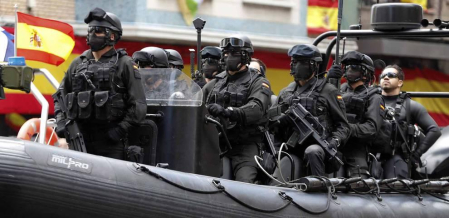 Unos 2.600 militares y guardias civiles, con 137 vehículos y más de 50 aeronaves han recorrido las calles del centro de la capital riojana