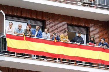 Unos 2.600 militares y guardias civiles, con 137 vehículos y más de 50 aeronaves han recorrido las calles del centro de la capital riojana