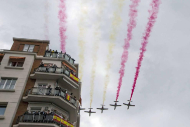 Unos 2.600 militares y guardias civiles, con 137 vehículos y más de 50 aeronaves han recorrido las calles del centro de la capital riojana