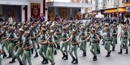 Unos 2.600 militares y guardias civiles, con 137 vehículos y más de 50 aeronaves han recorrido las calles del centro de la capital riojana