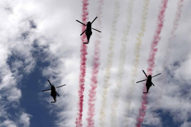 Unos 2.600 militares y guardias civiles, con 137 vehículos y más de 50 aeronaves han recorrido las calles del centro de la capital riojana