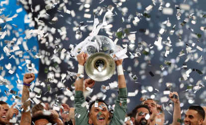 El Real Madrid consiguió su 13º título de Campeón de Europa, el tercero consecutivo, tras vencer en la final de Kiev al Liverpool por 3-1.