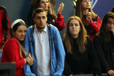¿Estuviste en el estadio durante el partido? Trata de encontrarte en la grada.