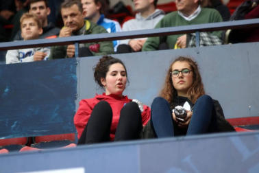 ¿Estuviste en el estadio durante el partido? Trata de encontrarte en la grada.