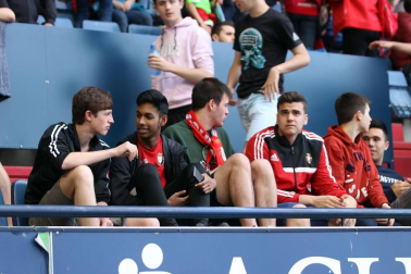 ¿Estuviste en el estadio durante el partido? Trata de encontrarte en la grada.