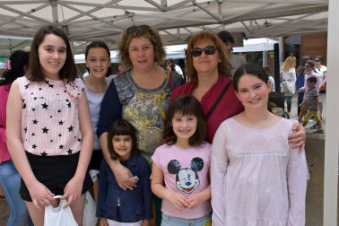 Del 25 al 27 de mayo los vecinos de Cascante disfrutaron de sus Fiestas de la Primavera, organizadas por la Comisión Ciudadana de Festejos del Ayuntamiento de Cascante. La mañana del domingo se instaló la XXVII Feria de Artesanía, que congregó a numeroso público en la plaza de los Fueros.