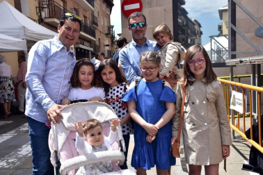 Del 25 al 27 de mayo los vecinos de Cascante disfrutaron de sus Fiestas de la Primavera, organizadas por la Comisión Ciudadana de Festejos del Ayuntamiento de Cascante. La mañana del domingo se instaló la XXVII Feria de Artesanía, que congregó a numeroso público en la plaza de los Fueros.