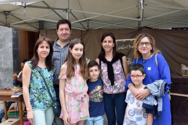 Del 25 al 27 de mayo los vecinos de Cascante disfrutaron de sus Fiestas de la Primavera, organizadas por la Comisión Ciudadana de Festejos del Ayuntamiento de Cascante. La mañana del domingo se instaló la XXVII Feria de Artesanía, que congregó a numeroso público en la plaza de los Fueros.