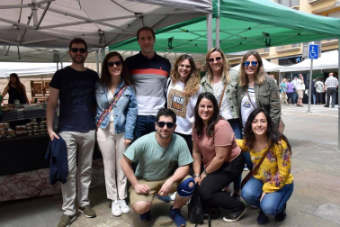 Del 25 al 27 de mayo los vecinos de Cascante disfrutaron de sus Fiestas de la Primavera, organizadas por la Comisión Ciudadana de Festejos del Ayuntamiento de Cascante. La mañana del domingo se instaló la XXVII Feria de Artesanía, que congregó a numeroso público en la plaza de los Fueros.
