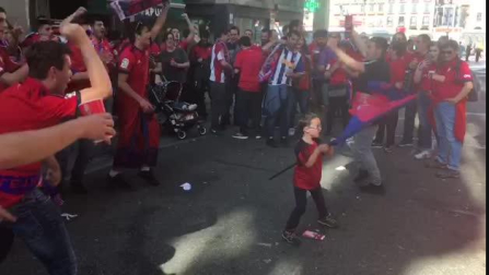 La afición de Osasuna calienta motores antes del partido