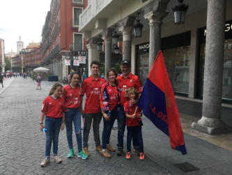 Aficionados navarros tiñeron de rojo las calles de la localidad castellano-.leonesa horas antes dle decisivo choque entre Real Valladolid y C.A. Osasuna.