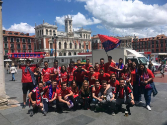 Aficionados navarros tiñeron de rojo las calles de la localidad castellano-.leonesa horas antes dle decisivo choque entre Real Valladolid y C.A. Osasuna.