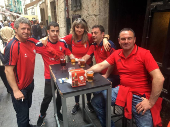 Aficionados navarros tiñeron de rojo las calles de la localidad castellano-.leonesa horas antes dle decisivo choque entre Real Valladolid y C.A. Osasuna.