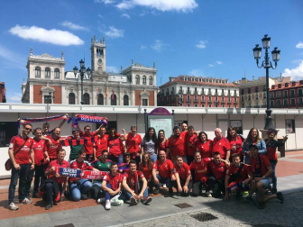 Aficionados navarros tiñeron de rojo las calles de la localidad castellano-.leonesa horas antes dle decisivo choque entre Real Valladolid y C.A. Osasuna.