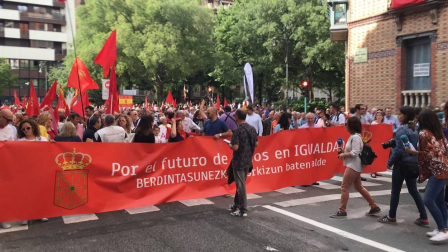 La cabeza de la marcha, preparada ya con una pancarta con el lema.