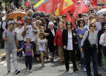 Fotos de la manifestación contra la política lingüística del Gobierno de Navarra celebrada este sábado en Pamplona.