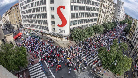 Fotos de la manifestación contra la política lingüística del Gobierno de Navarra celebrada este sábado en Pamplona.