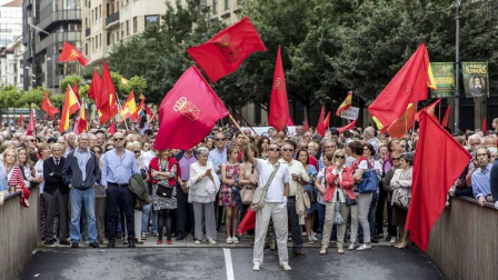Fotos de la manifestación contra la política lingüística del Gobierno de Navarra celebrada este sábado en Pamplona.