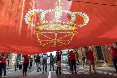 Fotos de la manifestación contra la política lingüística del Gobierno de Navarra celebrada este sábado en Pamplona.