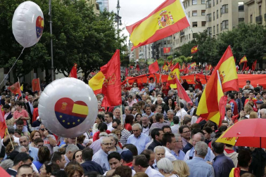 Fotos de la manifestación contra la política lingüística del Gobierno de Navarra celebrada este sábado en Pamplona.