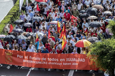 Fotos de la manifestación contra la política lingüística del Gobierno de Navarra celebrada este sábado en Pamplona.