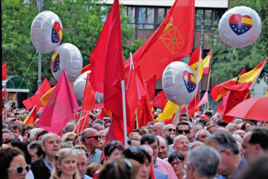 Fotos de la manifestación contra la política lingüística del Gobierno de Navarra celebrada este sábado en Pamplona.