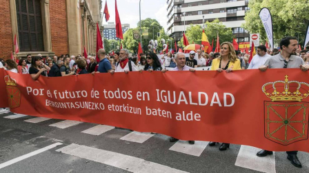 Fotos de la manifestación contra la política lingüística del Gobierno de Navarra celebrada este sábado en Pamplona.