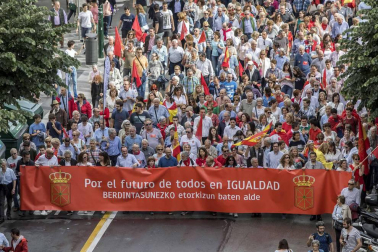 Fotos de la manifestación contra la política lingüística del Gobierno de Navarra celebrada este sábado en Pamplona.