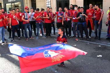 Fotos de los seguidores de Osasuna en las horas previas al partido contra el Valladolid.