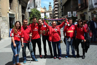 Fotos de los seguidores de Osasuna en las horas previas al partido contra el Valladolid.