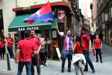 Fotos de los seguidores de Osasuna en las horas previas al partido contra el Valladolid.