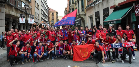 Fotos de los seguidores de Osasuna en las horas previas al partido contra el Valladolid.