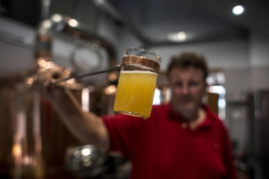 Miles de turistas se ven atraídos por la apuesta por el senderismo y la cerveza tradicional en la Ruta de la Cerveza de la Bohemia checa.