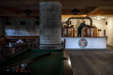 Miles de turistas se ven atraídos por la apuesta por el senderismo y la cerveza tradicional en la Ruta de la Cerveza de la Bohemia checa.