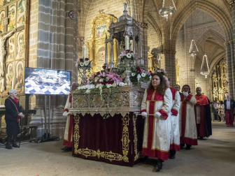Procesión por las calles de Pamplona con motivo de la celebración del Corpus Christi.