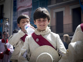 Procesión por las calles de Pamplona con motivo de la celebración del Corpus Christi.