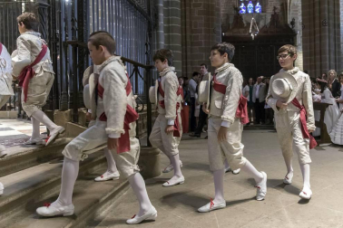 Procesión por las calles de Pamplona con motivo de la celebración del Corpus Christi.