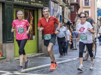 Fotos de la carrera celebrada este domingo en el Casco Viejo de Pamplona.