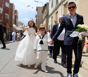 En Estella, la devoción se expresó con una alfombra floral inspirada en un diseño de Jesús María Ayúcar