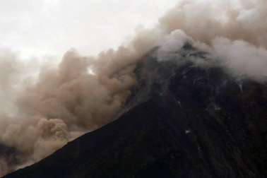 Cerca de 1,7 millones de personas se han visto afectadas por la erupción del volcán que ha causado al menos 25 muertos.