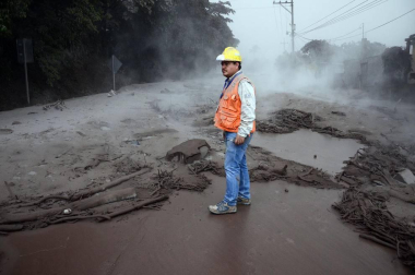 Cerca de 1,7 millones de personas se han visto afectadas por la erupción del volcán que ha causado al menos 25 muertos.