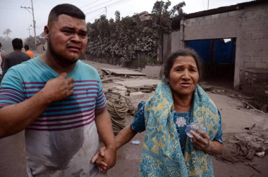 Cerca de 1,7 millones de personas se han visto afectadas por la erupción del volcán que ha causado al menos 25 muertos.