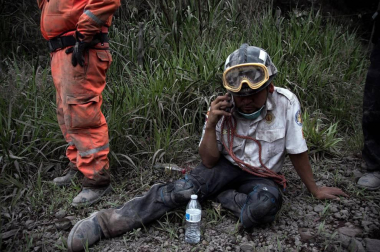 Cerca de 1,7 millones de personas se han visto afectadas por la erupción del volcán que ha causado al menos 25 muertos.
