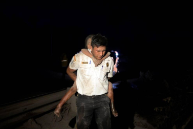 Cerca de 1,7 millones de personas se han visto afectadas por la erupción del volcán que ha causado al menos 25 muertos.
